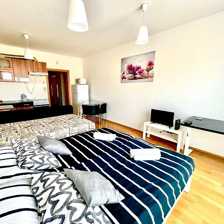 Centrum Park Apartment Praha Bagian luar foto