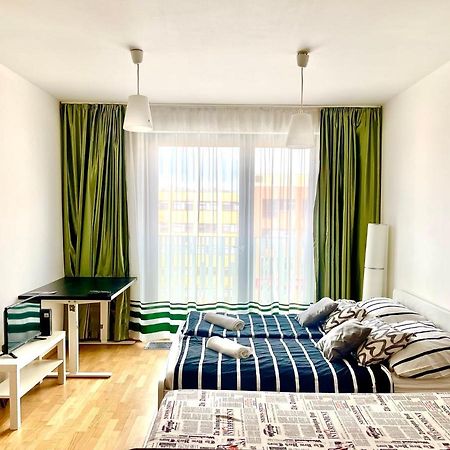 Centrum Park Apartment Praha Bagian luar foto