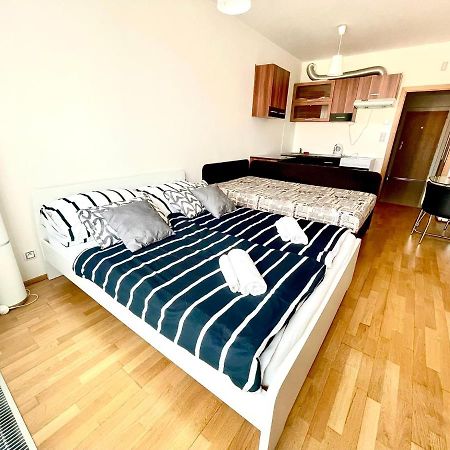 Centrum Park Apartment Praha Bagian luar foto