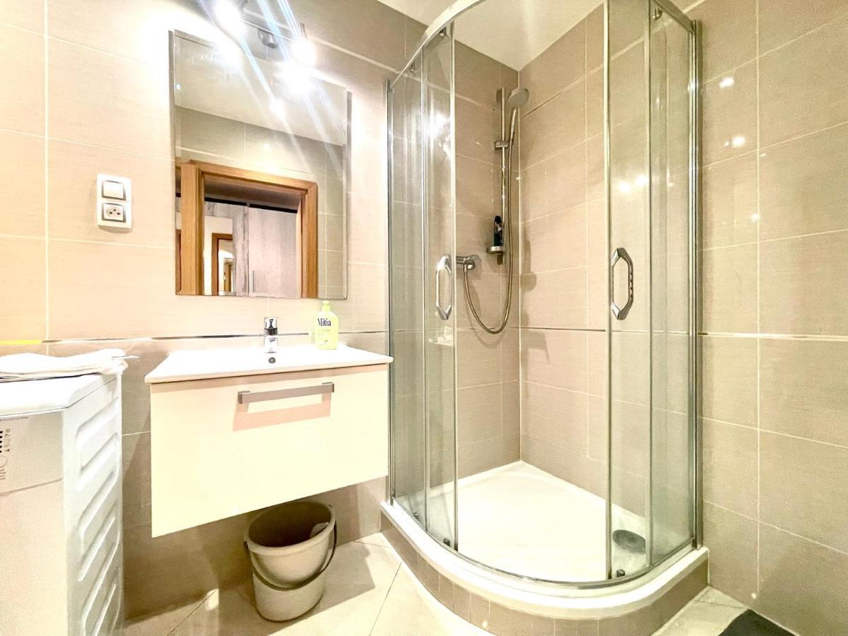 Centrum Park Apartment Praha Bagian luar foto