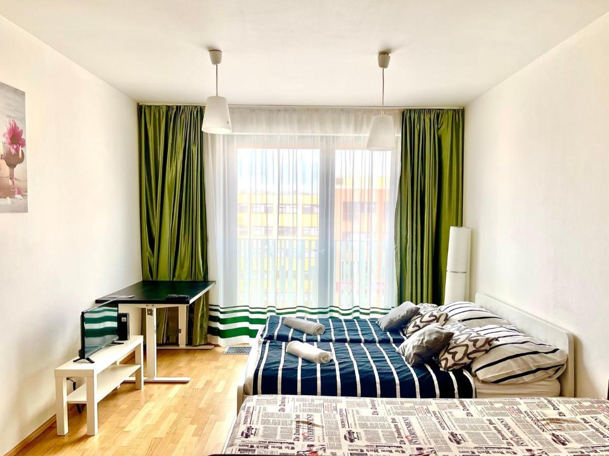 Centrum Park Apartment Praha Bagian luar foto