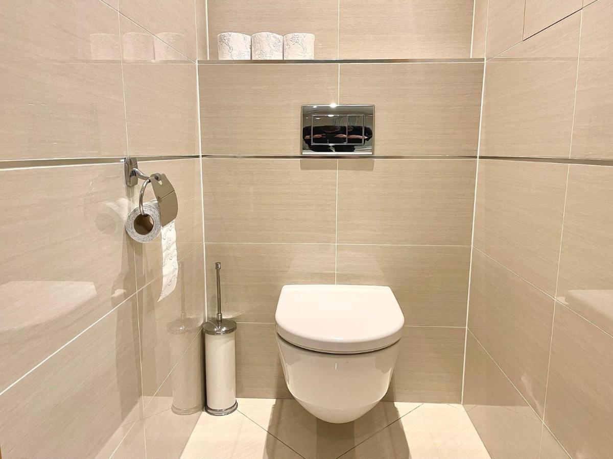 Centrum Park Apartment Praha Bagian luar foto